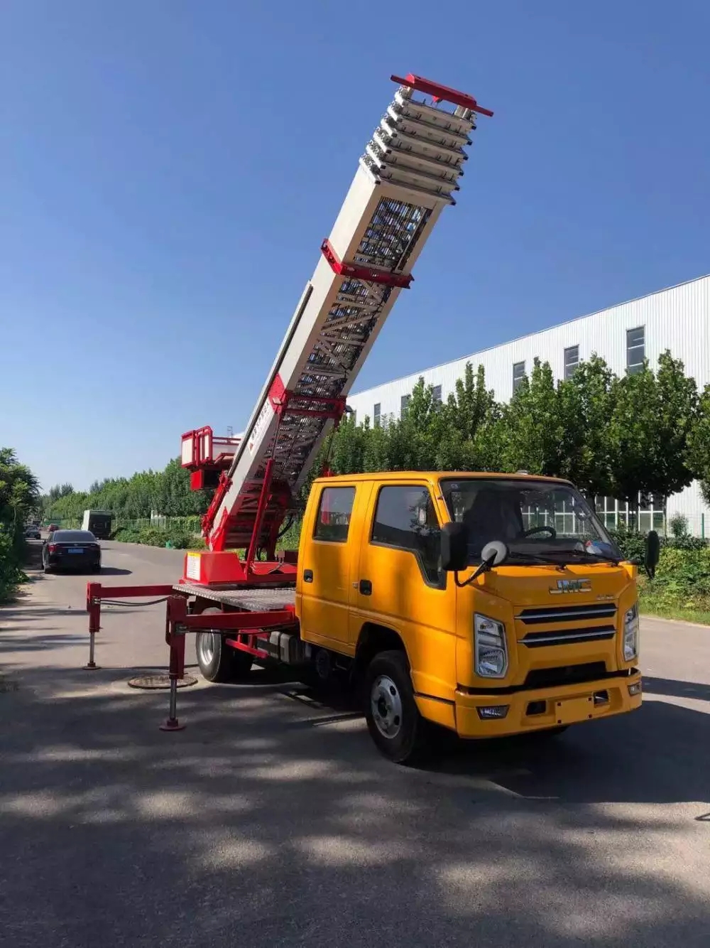 黄山附近的云梯车出租服务：轻松解决高空作业需求