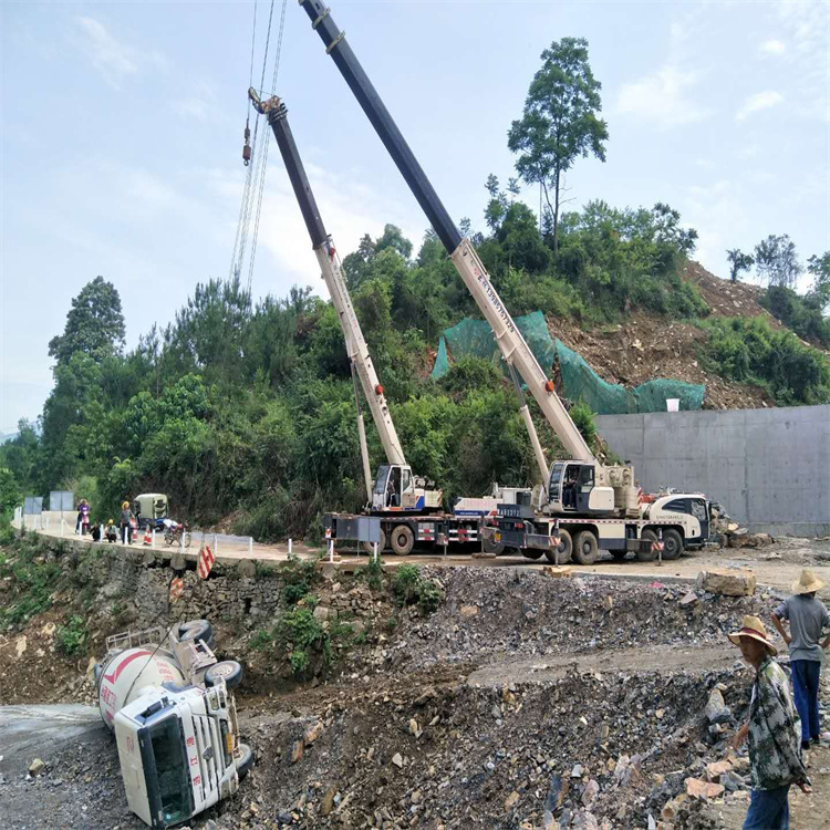 黄山汽车掉沟里叫吊车救援要多少钱